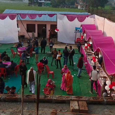 ホテル Vasundhara Garden Pukhrayan エクステリア 写真