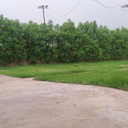 ホテル Vasundhara Garden Pukhrayan エクステリア 写真